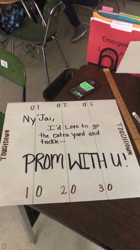 Football Theme Homecoming Proposal, Football Hoco Responses, Prom Posals Ideas Football, Football Themed Hoco Proposals, Football Dance Proposal, Football Promposal For Him, Football Homecoming Proposals, Hoco Proposals Ideas Football, Twirp Proposals