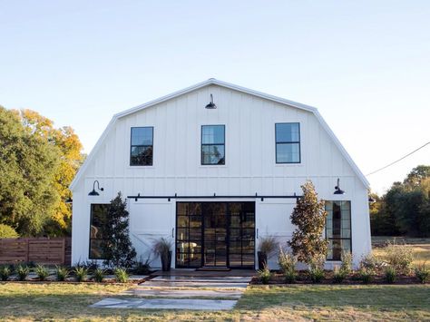 The barn conversion is one of the more distinctive and unusual Fixer Uppers that Chip and Joanna have undertaken, and it offers a taste of the types of elements that might be incorporated into their new headquarters at Magnolia Silos. Distinguishing exterior features seen here include a classic metal roof, extra large windows, sliding barn doors and exterior gooseneck lamps. Fixer Upper Barndominium, Large Barndominium, Trimmed Windows, Barnwood Builders, Rehab Addict, Outside Stairs, Fixer Upper Bathroom, Lottery Win, Exterior Finishes