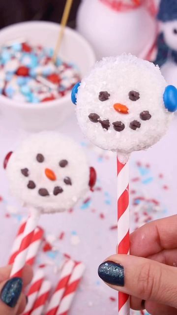 OREO on Instagram: "These snowman OREO pops are almost too cute to eat…almost…☃️ 📸: @sweetconfetti_" Oreo Snowman Pops, Oreos On A Stick, Holiday Recipies, Dessert Holiday, Christmas Cookies Kids, Cookies Kids, December Ideas, Christmas Cookie Recipes Holiday, Oreo Cookies Dipped