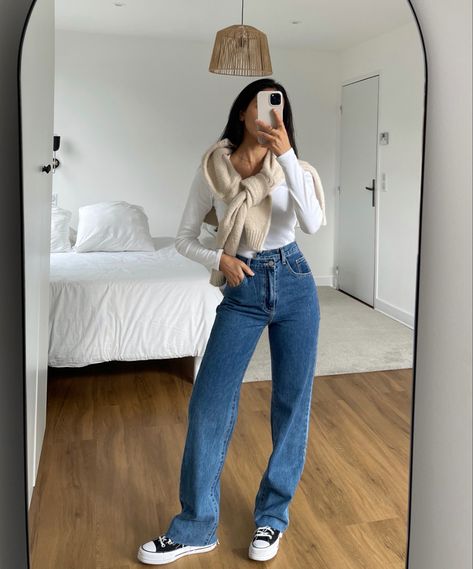 Weekday Outfits Casual, Outfits With Dark Denim Jeans, Straight Long Jeans Outfit, Blue Jeans Top Outfit, Minimal Jeans Outfit, White Shirt And Jeans Outfit Winter, White Long Sleeve Outfit Ideas, Straight Jeans With Converse, Relaxed Jeans Outfit Fall