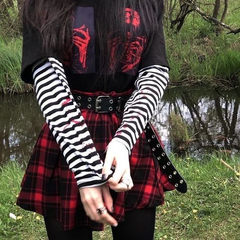 Red Plaid Skirt Outfit, Red Skirt Outfit, Style Striped Shirt, Ropa Punk Rock, E Girl Style, Goth Gifts, Plaid Skirt Outfit, How To Impress, Mode Emo