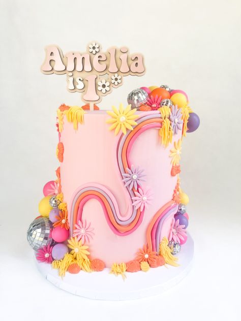 Groovy Skate Cake, 10 Is A Vibe Cake, Groovy Disco Cake, 7 Is A Vibe Birthday Cake, Flower Power Cake Ideas, Ten Is A Vibe Birthday, Groovy Cake Ideas Birthday, Groovy First Birthday Cake, 5 Is A Vibe Birthday Cake