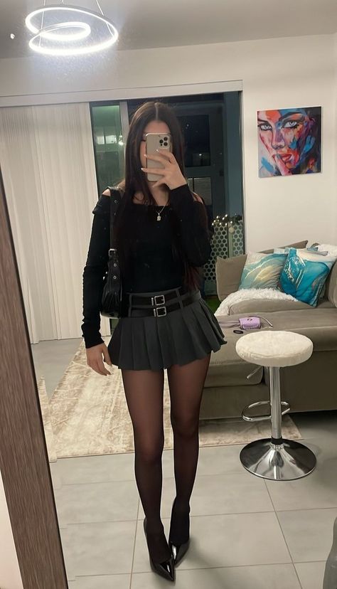 Fishnet Tights Outfit Skirt, Skirt With Stockings Outfit Aesthetic, Skirt With Stockings Outfit School, Black Skirt And Tights Outfit Aesthetic, Black Tights Grunge Outfit, Tights And Skirt Outfit, Plaid Skirt Black Tights, Fish Net Tights Outfit, Pantyhose Skirt