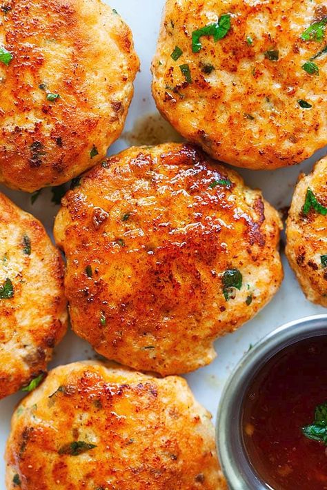 Salmon Patties With Fresh Salmon, Fresh Salmon Recipes, Homemade Salmon Patties, Fresh Salmon Patties, Baked Salmon Patties, Salmon Fish Cakes, Salmon Burger Recipe, Salmon Cakes Recipe, Seafood Meals