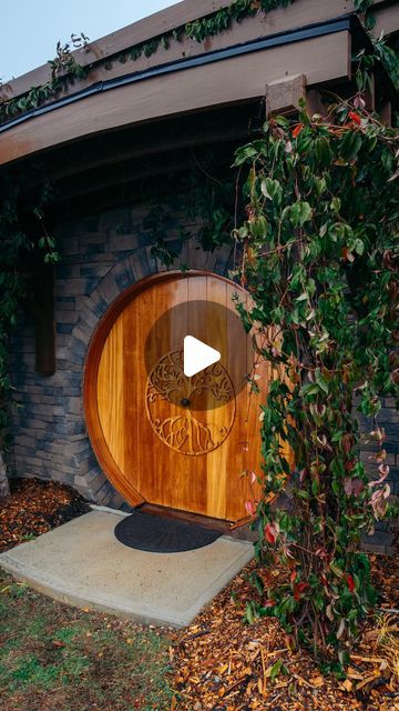 nikki | long term & adventurous travel on Instagram: "STAY IN A HOBBIT HOUSE?? 🧝‍♀️🍄🧚✨  This amazing Airbnb let’s you live out your Lord of the Rings dreams in a cozy ‘underground’ hobbit hole.   @treehouses_of_serenity have 7 incredibly unique Airbnb’s on this property in Asheville, each one with an amazing theme or experience.   If you’ve ever wanted to be Bilbo Baggins for a day, you’ve got to check this place out!   #hobbithouse #treehousesofserenity #uniqueairbnb #ashevilleairbnb #ashevillenc #lotr" Inside A Hobbit House, Hobbit House Design, Hobbit Style House, Hobit Houses Inside, Hobbit Backyard, Hobbit House Interior Inspiration, Hobit Houses Aesthetic, Hobbit Decor Interior Design, Hobbit Bedroom Ideas