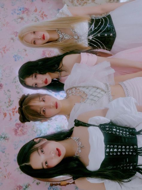 Fifty Fifty Group Photo, Fifty Fifty Kpop Wallpaper, Fifty Fifty Aesthetic, Fifty Fifty Photocard, Fifty Fifty Wallpaper, Kpop Fifty Fifty, Fifty Fifty Kpop, Blackpink Debut, Fifty Fifty