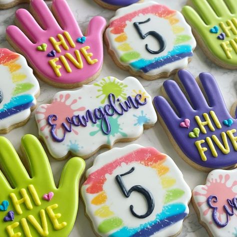 5th Birthday Girl Themes, Officially A Handful Birthday, Fifth Birthday Party Ideas Girl, Hi Five Birthday Party Ideas, High 5 Birthday Party Theme, Girls 5th Birthday Party Ideas, 5 Year Birthday Party Ideas, Hi Five Birthday, Fifth Birthday Cake