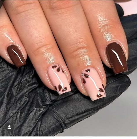 Fall Short Square Nails Ideas Autumn, Work Nail Designs, Brown Short Nails, Fall Short Square Nails, Short Square Nail Ideas, Brown Manicure, Chocolate Brown Nails, Square Nail Ideas, Short Square Nail