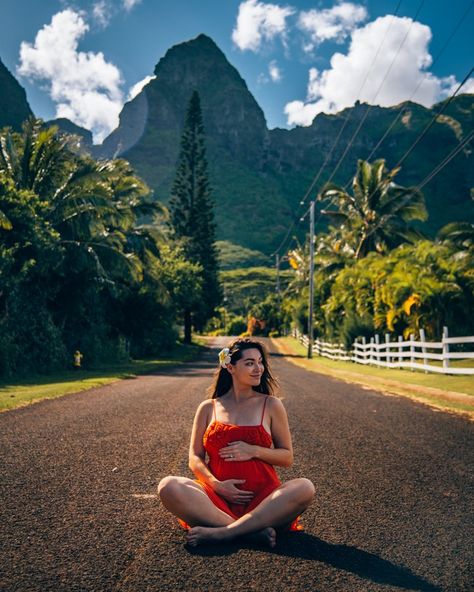 Planning a babymoon in Hawaii? You are in for a treat! We visited Hawaii for our babymoon and loved every minute of it! And having visited almost all of the islands by now, I’m excited to break down what I believe are the best spots for the ultimate babymoon in Hawaii! I’ll go island by […] Hawaii Honeymoon Pictures, Oahu Babymoon, Kauai Babymoon, Best Photo Spots Kauai, Kauai Hawaii Honeymoon, Unique Photoshoot Ideas, Maui Babymoon, Hawaii Babymoon, Hanalei Bay Kauai