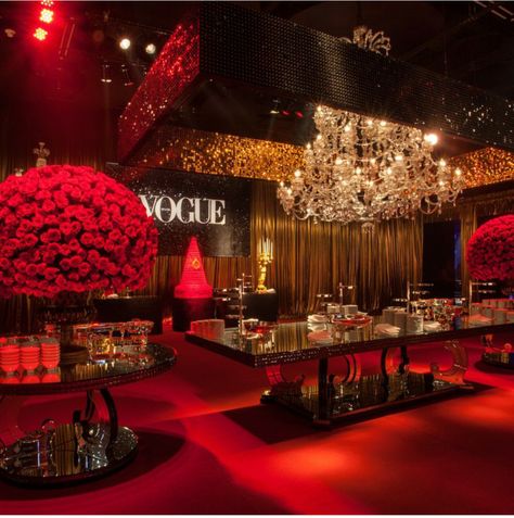 Gala Birthday Party Ideas, Vogue Themed Party, Red Carpet Theme, Gala Decorations, Sweet 16 Themes, Gala Themes, Prom Themes, Red Carpet Party, Quince Decorations