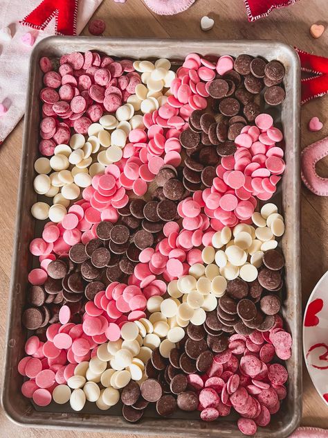 The Simple Hack for Candy Heart Chocolate Bark - Diy Valentine Desserts, Chocolate Bark In Oven, Easy Christmas Chocolate Bark, Valentines Chocolate Bark, Valentine Bark Candy, Valentine’s Day Chocolate Bark, Valentine’s Day Bark, Chocolate Melts Ideas, Candy Melt Ideas