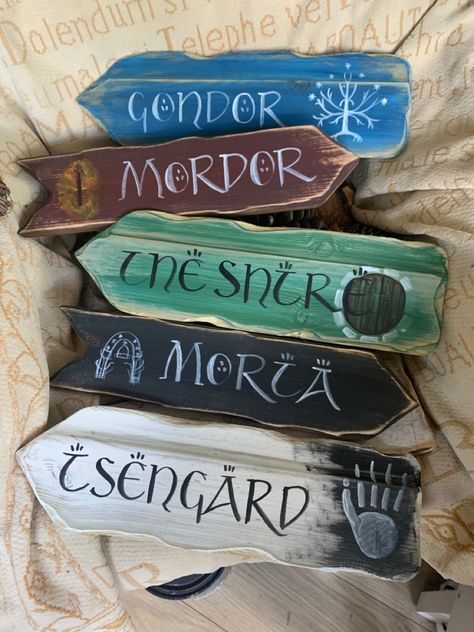 Lord Of The Rings Sign Post, The Hobbit Decorations, Lord Of The Rings Cake Topper, Tolkien Wedding Decor, Trunk Or Treat Lord Of The Rings, Lord Of The Rings Themed Classroom, Lotr Diy Decor, Hobbit Halloween Decorations, Lotr Halloween Decor