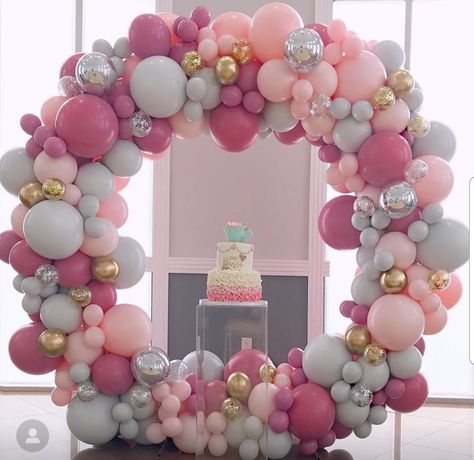 Deco Ballon, Idee Babyshower, Creative Baby Shower, Garland Arch, Birthday Balloon Decorations, Diy Birthday Decorations, Kraf Diy, Balloon Backdrop, Birthday Party Decor