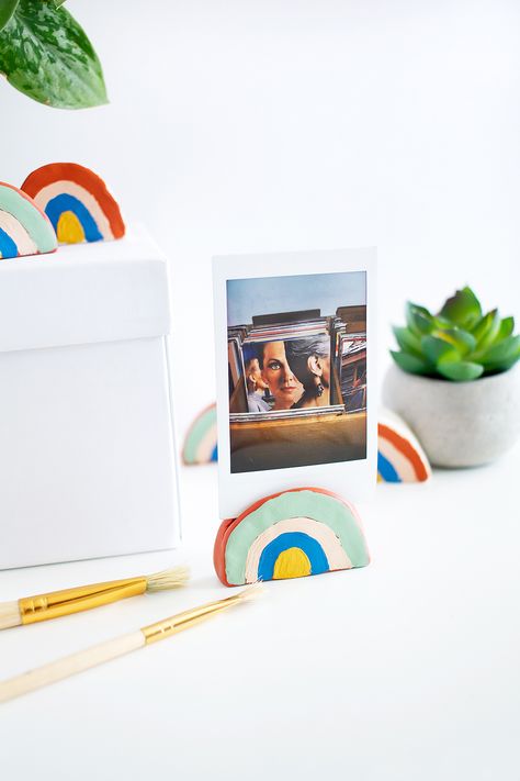 Diy Photo Holder, Clay Rainbow, Idle Hands, Projects For Adults, Rainbow Photo, Air Dry Clay Projects, Clay Diy Projects, Rainbow Crafts, Picture Holders