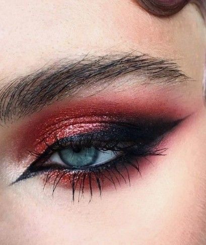 Dark Red Eyeshadow Looks, Vampire Aesthetic Makeup, Red And Black Makeup Looks, Karma Outfit, Red And Black Eye Makeup, Red Smokey Eye Makeup, Maquillage Halloween Vampire, Pretty Eyeliner, Black And Red Makeup