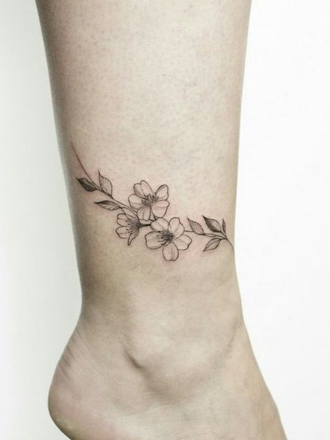 Bracelets Tattoo, Tattoos Ankle, Ankle Boots Outfit, Delicate Tattoos For Women, Tattoo Ankle, Wrap Around Tattoo, Simple Tattoos For Women, Ankle Bracelet Tattoo, Bracelet Tattoo