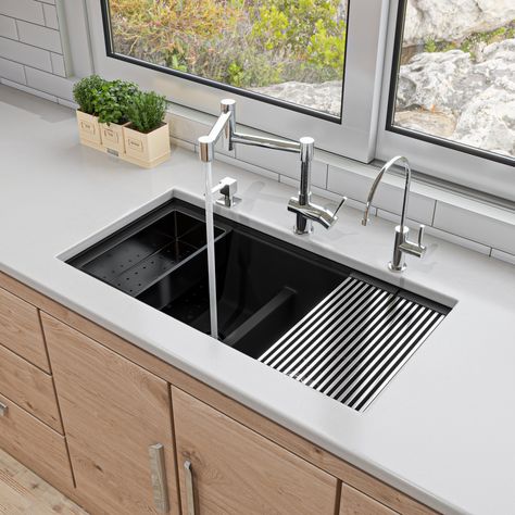 Single basin kitchen sink