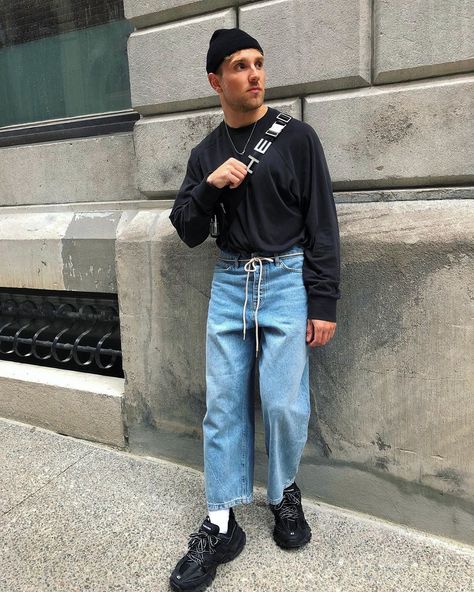 Menswear on Instagram: “@izzyright in a Balenciaga Track fit, swapping out designer for a shoelace belt. What do you guys think of this trend? Dig it or nah?…” Balenciaga Track Outfit Men, Balenciaga Track Outfit, Shoelace Belt, Mens Wear Shop, Dries Van Noten Menswear, Track Outfits, Balenciaga Men, Stem Challenge, Straight Fit Denim