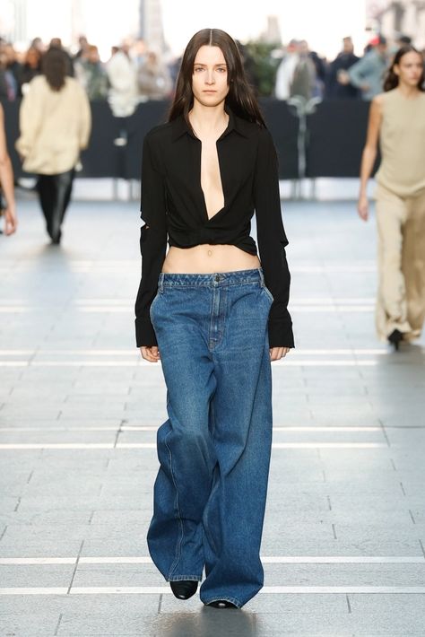 Fall/Winter 2023-2024 Denim at Paris Fashion Week – Sourcing Journal Edgy Vibes, Paris Fashion Week Runway, Winter Blouses, Oversized Fashion, Backless Long Dress, Perfect Denim, Fall Denim, Jean Trends, Denim Trends