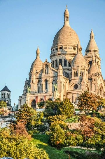 Montmartre Paris, Paris Photo, Paris City, Old Building, Paris Travel, France Travel, Oh The Places Youll Go, Places Around The World, Chic Wedding