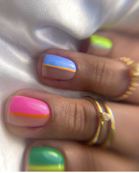 Colorblock Nail Art, Half Colored Nails, Color Block Nail Art, Half Color Nails, Colorblock Manicure, Color Block Nails Designs, Nails Color Block, Nails Shellac Ideas, Color Blocking Nails