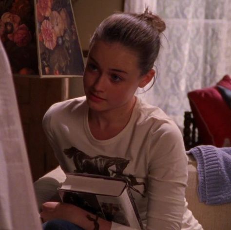 Rory Gilmore Style, Estilo Rory Gilmore, Paris Geller, Team Logan, Gilmore Girl, Alexis Bledel, Lorelai Gilmore, Rory Gilmore, Autumn Aesthetic