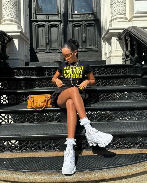 All Posts • Instagram Sprint Outfit, College Outfits Casual, Streetwear Outfit Ideas, Girl Fits, Fall Street Style, Shoulder Crop Top, Streetwear Outfit, College Outfits, Fashion Killa