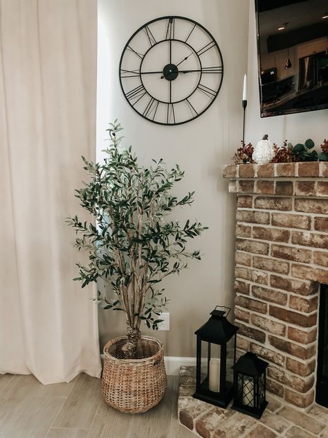 Modern Farmhouse Living Room Wall Decor, Magnolia Living Room, Olive Green Decor, Farmhouse Living Room Wall Decor, Farmhouse Decorating Ideas, Faux Plants Decor, Living Room Decor Farmhouse, Green Living Room Decor, Modern Farmhouse Living Room Decor