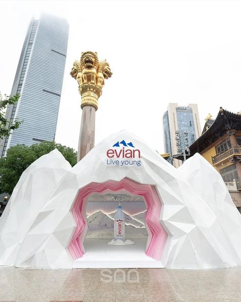 Evian 'Live Young' Mountain Of Youth Pop-Up Installation, Shanghai China. Evian Water, Plinko Game, Experiential Design, Interactive Events, Spa Branding, Natural Mineral Water, Water Branding, Event Design Inspiration, Event Activities