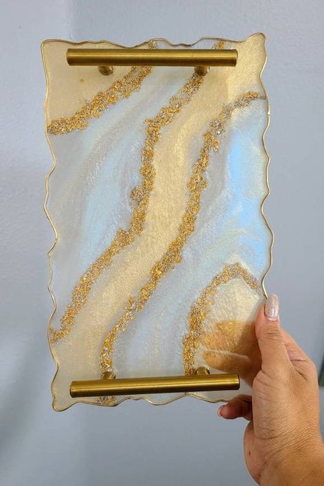 Bandeja Perfume, Resin Trays, Stone Art Painting, Diy Resin Projects, Resin Art Painting, Diy Wall Art Decor, Resin Tray, Tray With Handles, Silicone Resin Molds