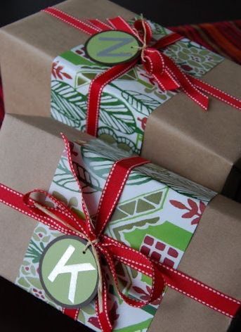 21 Christmas Gift Wrapping Ideas That Make Anyone Look Like a Decorating Professional - First for Women Brown Paper Wrapping, Hadiah Diy, Wrapped Presents, Creative Wrapping, Creative Gift Wrapping, Wrapping Ideas, Final Touch, Crafting Ideas, Christmas Gift Wrapping