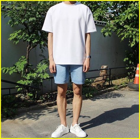 Trendy Sneakers Outfit White Sneakers Men Outfit, White Shoes Outfit Men, Denim Shorts Outfit Summer, White Fashion Sneakers, Mode Ulzzang, White Jeans Men, Mens Trendy Outfits, Mens Fashion Streetwear, Shorts White