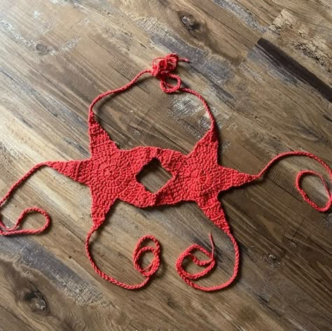 Crochet Bikinis Star, Crochet Top Festival, Spring And Summer Crochet Ideas, Crochet Spring Ideas, Crochet Ideas Clothes Summer, Crochet Rave Top, Crochet Party Top, Crochet Festival Outfit, Crochet Star Top