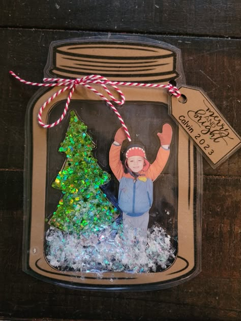 Diy Christmas Deco, Gift Games, Christmas Gift Games, Christmas Decora, Christmas Decor Ideas 2023, Handprint Christmas, Funny Christmas Tree, Christmas Arts, Christmas Candle Decorations