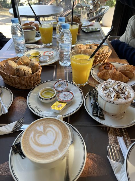 📸 : naïla Brunch Cafe, Breakfast Cafe, Sleepover Food, Think Food, Sweet Pastries, Food Is Fuel, Food Obsession, Recipe Of The Day, Pretty Food