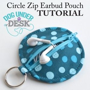 Circle Zip Earbud Pouch Tutorial - Dog Under My Desk Earbud Pouch, Diy Pouch No Zipper, Zipper Pouch Tutorial, Pouch Sewing, Pouch Tutorial, Costura Diy, Beginner Sewing Projects Easy, Sewing Projects For Beginners, Easy Sewing Projects