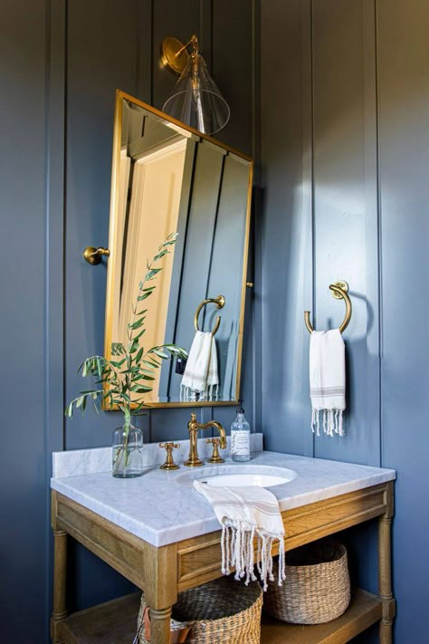 Dutch Blue Farmhouse. See how this classic color can add style, surprise and serenity in various ways to a powder room. Blue Powder Rooms, Half Bathroom Decor Ideas, Blue Powder Room, Farmhouse Powder Room, Contemporary Powder Room, Beige Headboard, Half Bathroom Decor, Light Grey Walls, Cottage Bathroom