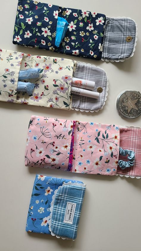 Karpet Perca, Diy Sy, Padded Pouch, Sewing Machine Projects, Cute Sewing Projects, North Miami Beach, Sewing Crafts Tutorials, Sewing Business, Sew Ins