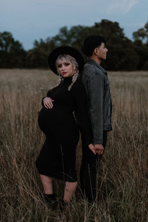 Maternity Unique Photography, Edgy Maternity Shoot Couple, Halloween Themed Maternity Pictures, Spooky Maternity Photoshoot, Unique Maternity Poses, Spooky Maternity Pictures, Edgy Pregnancy Outfits, Edgy Maternity Outfits, Unique Pregnancy Photos