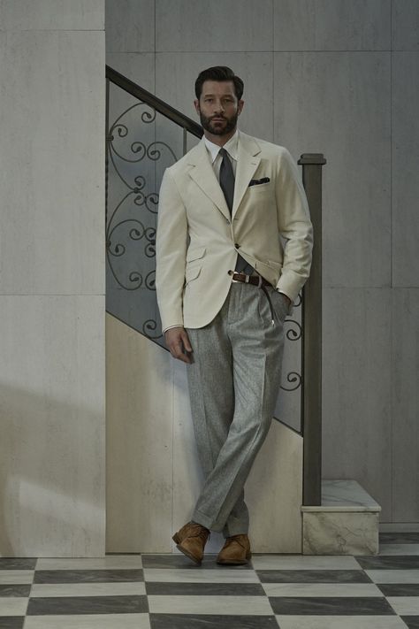 Italian Men Style, Italian Mens Fashion, Flannel Suit, White Chinos, Combat Trousers, Brunello Cucinelli Men, Soft Tailoring, Italian Men, Mens Style Guide