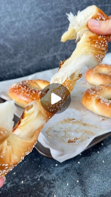 Natalya Syanova on Instagram: "This recipe is a great alternative to regular bagels but super soft and light. Turkish bagels are very fast and easy to make. They can be made with sourdough starter or commercial yeast. For sourdough version: 100g water 100g milk 50g sugar 70g sourdough starter 40g oil 350g bread flour 7g salt 6tsp soft butter Find the link in my profile for detailed recipe and descriptions ⬆️⬆️⬆️ #bagel #turkishbagel #recipes #bakeathome #homebaking" Turkish Bagels, Recipe Bread, Best Pizza Dough, Dough Recipes, Bagel Recipe, Sour Dough, French Bread, Home Baking, Good Pizza