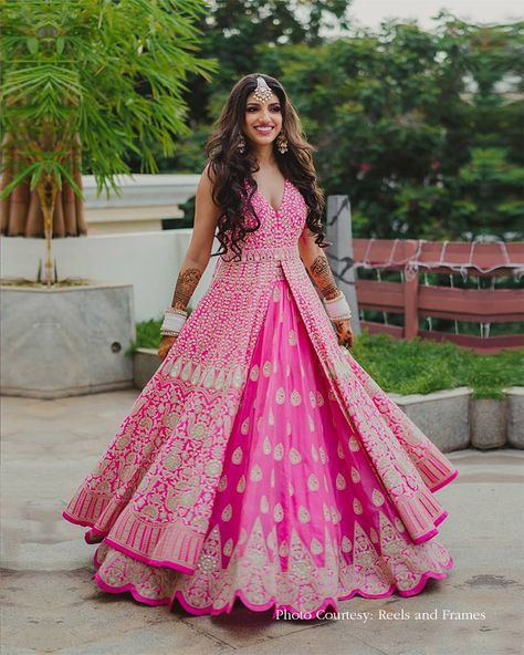 Lehenga With Jacket, Mehendi Outfits For Bride, Arpita Mehta, Engagement Dress For Bride, Sangeet Outfit, Mehendi Outfits, Indian Outfits Lehenga, Wedding Lehenga Designs, Indian Bride Outfits