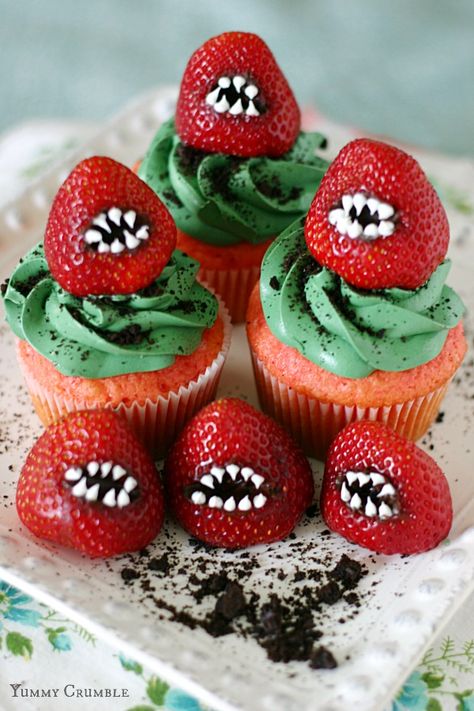 Top 5 Halloween Recipes via Wish Farms! Halloween Cupcakes Ideas, Easy Halloween Cupcakes, Snack Halloween, Halloween Fingerfood, Halloween Torte, Halloween Food Cupcakes, Dessert Halloween, Postres Halloween, Recetas Halloween