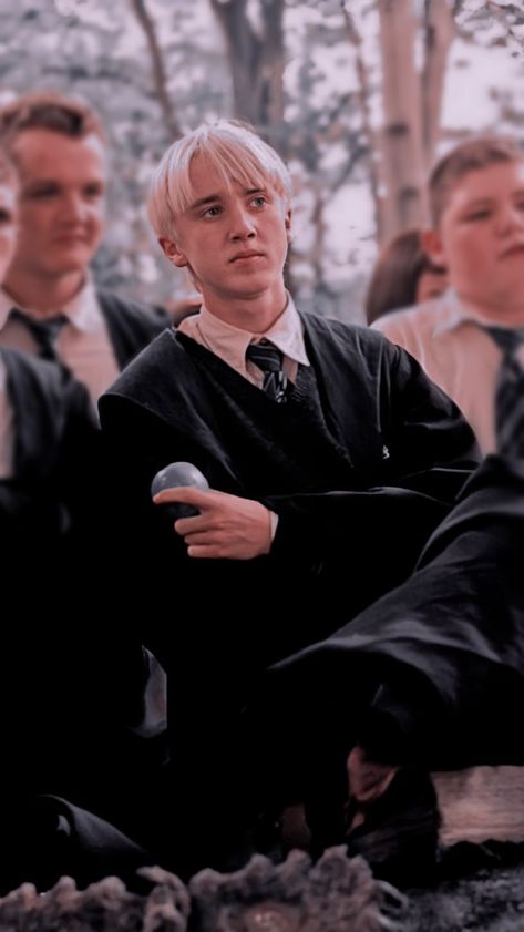 Drako Malfoy, Draco Malfoy Hot, Draco Malfoy Imagines, Harry Draco, Draco Malfoy Aesthetic, Harry Potter Icons, Tom Felton Draco Malfoy, Draco Harry Potter, Harry Potter Draco Malfoy