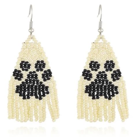 Paw Print Seed Bead Earrings, Beaded Fish Earrings, Hannah Ideas, Halloween Beaded Jewelry, Black Paw Print, Seed Bead Jewelry Patterns, Earrings Patterns, Paw Print Design, Halloween Beads