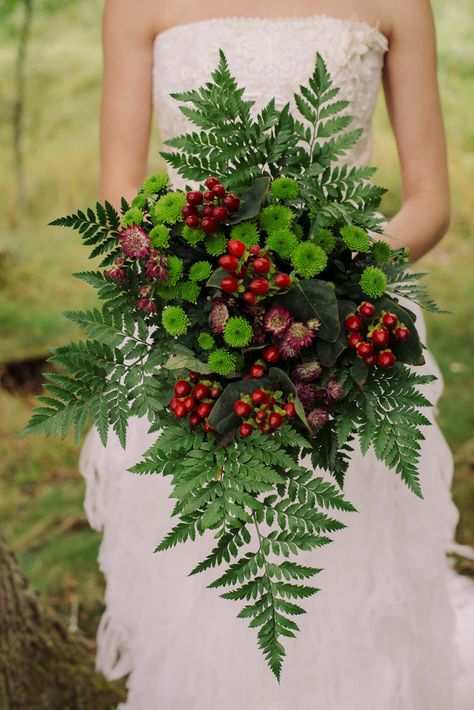 Fern Wedding Flowers, Video Planner, Woodland Wedding Bouquet, Fern Bouquet, Christmas Wedding Bouquets, Barn Wedding Ideas, Fern Wedding, Flowers Bride, Winter Wedding Bouquet