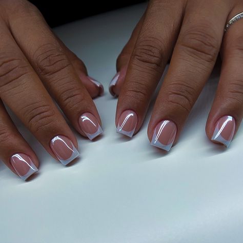 Square frenchtip nails Chrome French Tip Designs, French Chrome Short Nails, Chrome French Tip Short Nails, Gel Shellac Nails Ideas, Pink Chrome French Tip Nails Short, Square Chrome Nails Designs, French Tip Acrylic Nails With Chrome, Chrome Nails Designs Short Square, Short French Nails Chrome