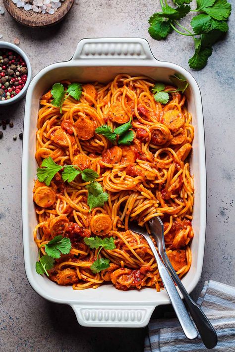 Linguica spaghetti in a white baking dish. Linguica Recipes, Portuguese Sausage, Pasta With Peas, Kale Soup, Tasty Pasta, Roasted Corn, Baking Dish, Sweet And Spicy, Pork Recipes