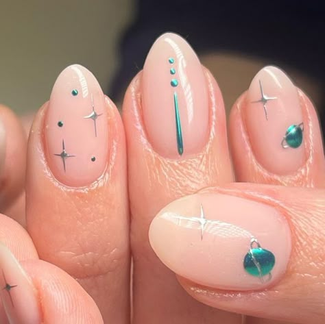 PREVIOUSLY HARD AS NAILS STUDIO 💖 on Instagram: "Celestial mani from @_nailssbyleah / bookable under junior nail artist 🩵🪐✨" Sparkly Abstract Nails, Round Minimalist Nails, Cat Eye Nails With Stars, Kacey Musgraves Nails, Simple Celestial Nails, Celestial Short Nails, Celestial Nail Art Short, Ufo Nail Art, Simple Nail Design Ideas