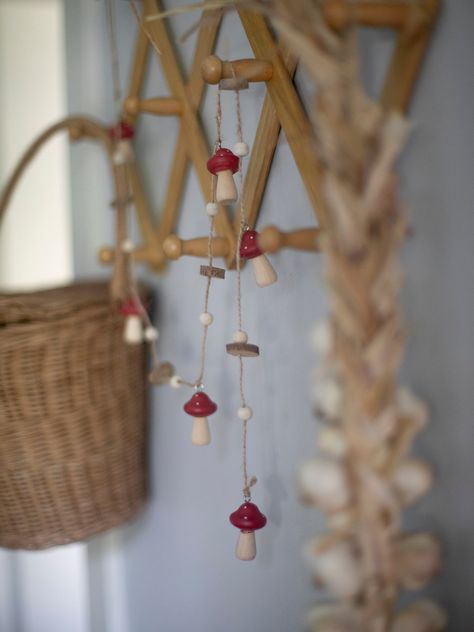 Brighten up any room with these eye-catching pinewood mushroom garlands. Made from real wood, the vibrant orange or red mushrooms add a classic look to any home decor. Perfect for any occasion - Thanksgiving, Christmas, or any other day - these mushrooms are sure to be the perfect addition to your decor. - DETAILS - Measures 40" in length Made of pine wood Made in the U.S.A. Art Details Aesthetic, Christmas Home Crafts, Mushroom House Decor, Fall Cottagecore Decor, Mushroom Fall Decor, Diy Fall Art, Fall Mushroom Decor, Witchy Garland, Mushroom Wreath Diy